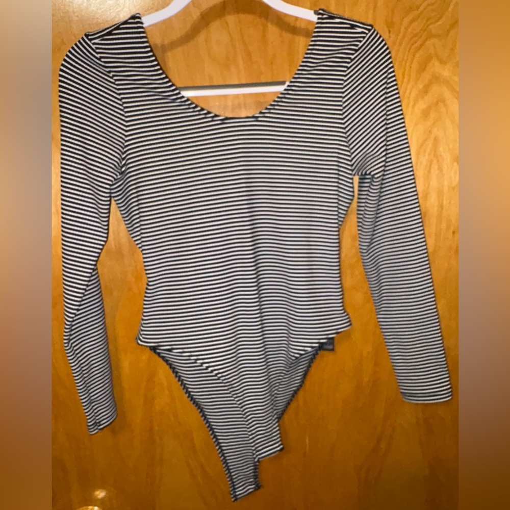 Topshop black/white striped textured knit long sleeve bodysuit Size 8 tie back